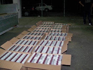 Задържаха мъж с 10 500 кутии цигари без бандерол