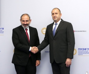 Радев обсъди перспективите за увеличаване на регионалната свързаност с министър-председателя на Армения