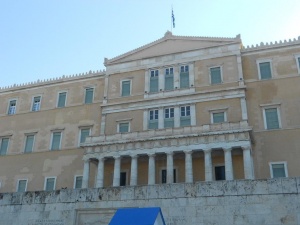 Предизборно Гърция свали данъците