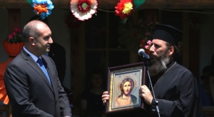 Румен Радев присъства на юбилейното тържество на храма "Света Троица" в с. Труд