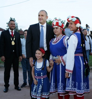 Президентът: В пъстрата палитра на българския фолклор шопският има своето ярко и незаменимо място