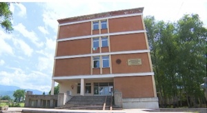 Инспектори и полицаи влязоха в Ботевградско училище заради отсъстващи ученици