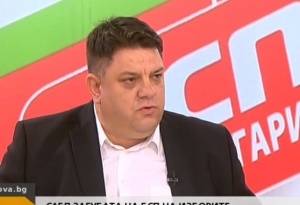 Атанас Зафиров: Вместо да подаде оставка, Каракачанов влиза в обяснения