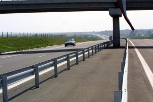 АПИ: Подписан е договорът за мантинели за пътищата в Североизточна  България
