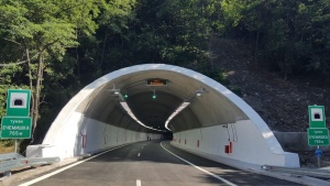 Ограничават движението в тунел "Ечемишка" в посока Варна