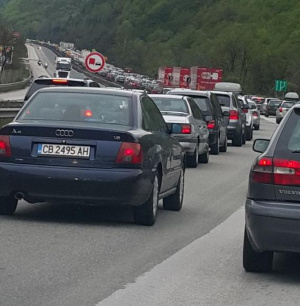 Засилен трафик по границата с Румъния