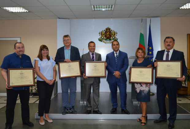 Караниколов връчи пет сертификата за инвестиции на  стойност над 42 млн. лв.