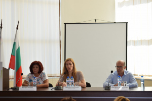 Министър Ангелкова на среща с бранша в Приморско