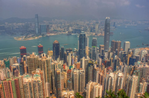 130 хил. души направиха 45-километрова жива верига на протест в Хонгконг