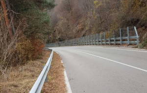 Спират движението по участък от път II-49 през село  Каменово