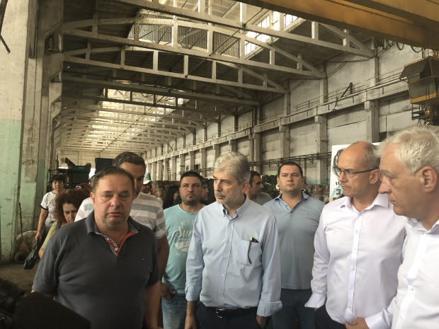 Министър Димов налага по-строги условия за дейността на предприятието за отпадъци в Шишманци