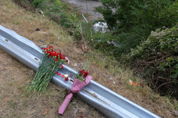 Година по-късно: Десетки почетоха паметта на 20-те загинали край Своге