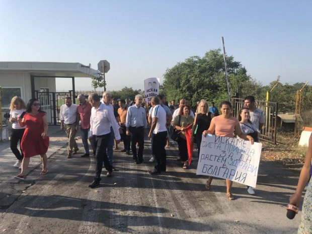 Жители на  Атия, Черноморец и Присад излязоха на протест