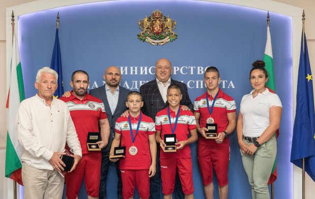 Кралев награди медалистите от Световното  първенство по ММА