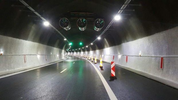 Движение само в една лента в тунел „Топли дол“ към София заради ремонт