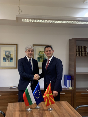 Министър Димов предложи на македонския си колега помощ в  предприсъединителния процес