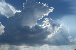Слънчево на запад, облачно в Централна и Източна България
