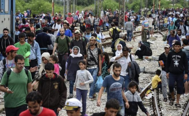 Ситуацията с мигрантите в Гърция става още по-сериозна – лагер на Лесбос вече „прелива“