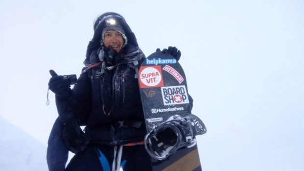 Българин стори немислимото - спусна се със сноуборд от осемхилядник