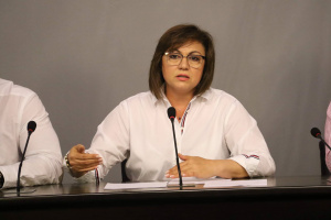 ГЕРБ: Когато Борисов беше в парламента, Нинова избяга