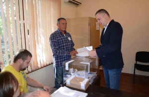 Портних печели около половината гласове във Варна, но може и да има балотаж