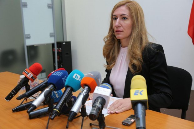 Ангелкова свика спешна среща за фалита на "Астрал Холидейз"