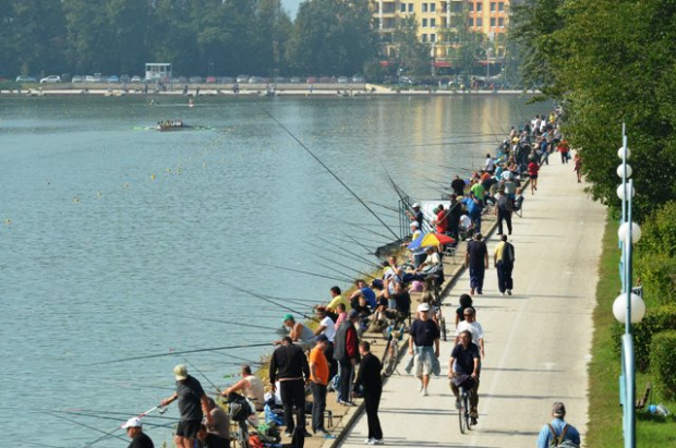 Слука за риболовците: На Гребната в Пловдив пуснаха въдичари