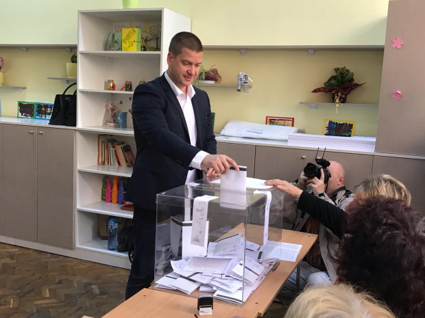 Досегашният кмет на Стара Загора остава, събра над 70% от вота