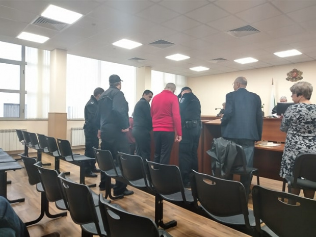 Кървавата драма в Нареченски бани: Баща обрича сина си на доживотен затвор със смразяващи показания в съда