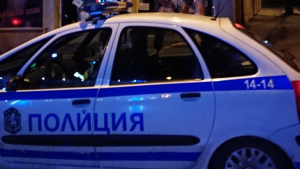 Брутално: Във Враца изхвърлиха намушкан с нож от движеща се кола