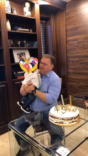 Само в Novinite.bg! Първородният внук  на Доган празнува рожден ден с другия си дядо СНИМКИ