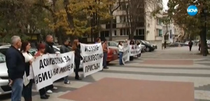 Мълчалив протест пред Съдебната палата в Пловдив, искат доживотен затвор за убиеца на млада жена