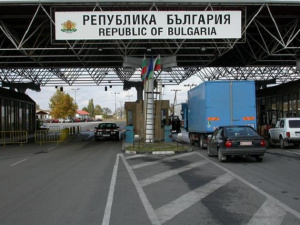 Интензивен трафик по границите с Гърция и Турция, две от ГКПП-тата с Румъния не работят