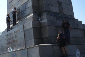 Вандали посегнаха на Паметника на Съветската армия