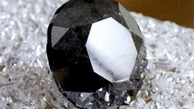 Мистика от векове: Показват най-големия черен диамант в света в Париж