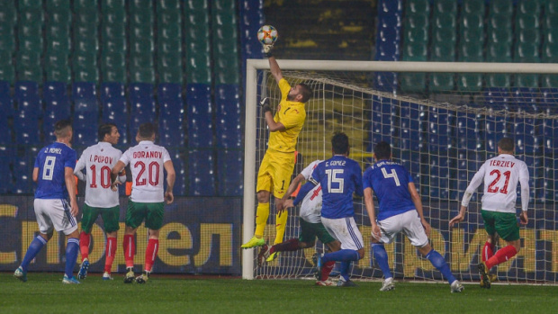 Свободното падане за България продължава! Парагвай ни тресна в София, 12-и мач без победа