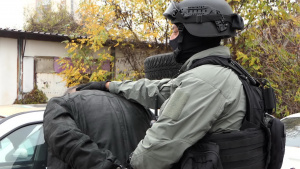 Спипаха двама полицаи при акция срещу наркогрупа в София