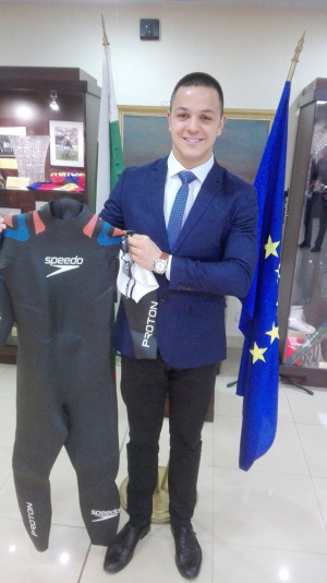 Цанко Цанков дари историческия си плувен екип на Музея на спорта