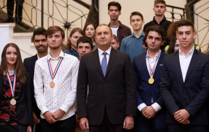 Радев: Надеждата за България е в огромния потенциал на младите хора