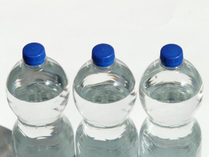 26 000 дестилирани бутилки минерална вода пристигнаха в Перник
