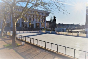 От утре ледената пързалка в центъра на Бургас ще очаква посетители