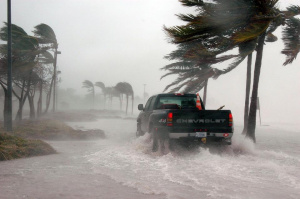 Мощен циклон удари Фиджи, нанесе огромни щети