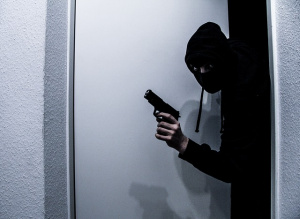 Двама въоръжени с неуспешен опит да ограбят пункт за спортни залози в Русе