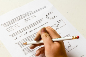 Родители на седмокласници искат промяна на матурата по математика