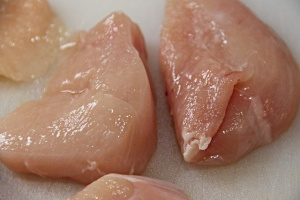 БАБХ установи три пратки с птиче месо замърсено със салмонела