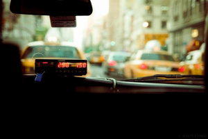 Таксиджии искат трикратно увеличение на началната такса
