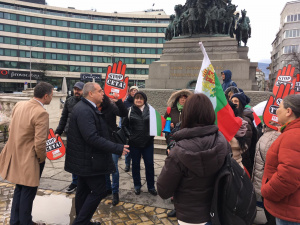 Депутати от ВМРО се срещнаха с протестиращите срещу СЕТА