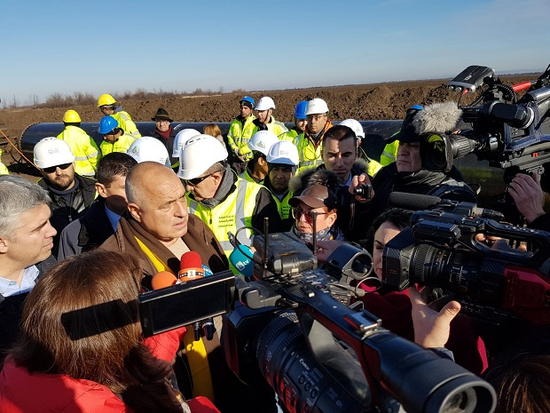 Премиерът и енергийният министър инспектират газопровода "Балкански поток"
