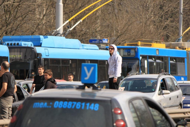 Автоинструктори на протест, блокират голям булевард в София