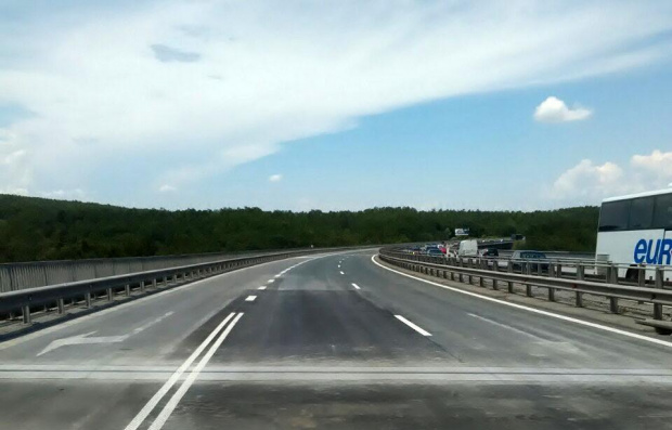 За час и половина отклоняват колите по "Тракия" последните 25 км преди София